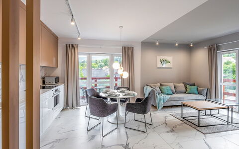 Holiday Mountain Residence: Meubles, Canapé, Propriété, Cadre, Table, Chaise, Salon, Design Intérieur, Plante D'Appartement, Bois