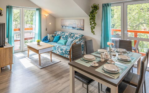 Holiday Mountain Residence: Table, Meubles, Cadre, Propriété, Bleu Azur, Design Intérieur, Bois, Canapé, Sol, Maison
