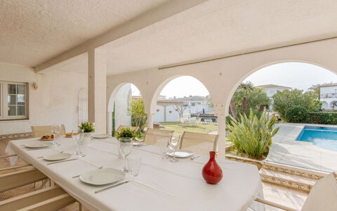 Residencia Marítima: Plante, Table, Propriété, Meubles, Bâtiment, Design Intérieur, Fenêtre, Ombre, Chaise, Plante D'Appartement