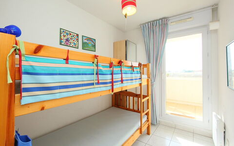 Canet-Plage 180: Pièce, Propriété, Lit, Meubles, Bâtiment, Hôtel, Design Intérieur, Immobilier, Lit Superposé, Plafond