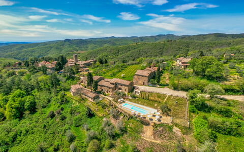 Borgo San Vincenti: Nuage, Plante, Ciel, Vert, Montagne, Bleu Azur, Paysage Naturel, Arbre, Végétation, Plaine
