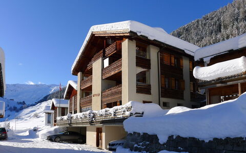 Alpetta: Ciel, Neige, Bâtiment, Fenêtre, Pente, Maison, Arbre, Chalet, Montagne, Chaîne De Montagnes