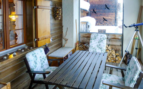 Alpetta: Cadre, Bleu, Bois, Éclairage, Design Intérieur, Bâtiment, Sol, Sol, Dur, Immobilier