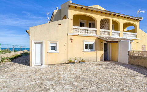 Casita Mar: Ciel, Bâtiment, Propriété, Fenêtre, Plante, Lot Terre, Porte, Nuage, Zone Résidentielle, Paysage