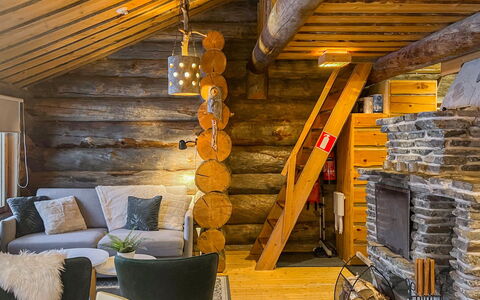 Kelotorppa a: Design Intérieur, Bois, Sol, Meubles, Plafond, Sol, Éclairage, Pièce, Domicile, Luminaire
