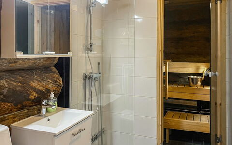 Kelotorppa a: Sol, Bois, Luminaire Plomberie, Sol, Design Intérieur, Évier, Plomberie, Armoire De Toilette, Salle De Bains, Robinet