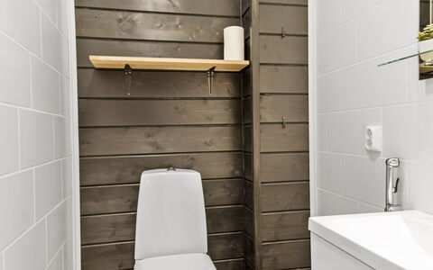 Villa Karren: Sol, Mur, Sol, Bois, Toilette, Siège De Toilette, Design Intérieur, Salle De Bains, Luminaire Plomberie, Tuile
