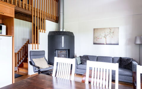 Tahkon Klubitie 2 B: Bois, Sol, Sol, Meubles, Parquet, Design Intérieur, Lit Superposé, Pièce, Tache De Bois, Dur
