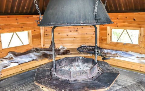 Aurinko-Saaga 5 Paritalo: Meubles, Chaise, Mobilier De Jardin, Table, Bois, Tableau De Plein Air, Table Cuisine Et Salle A Manger, Ombre, Jardin, Parapluie