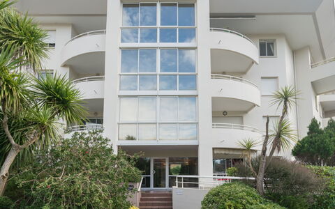 Les Terrasses du Golf: Plante, Jour, Propriété, Bâtiment, Vert, Fenêtre, Architecture, Végétation, Design Urbain
