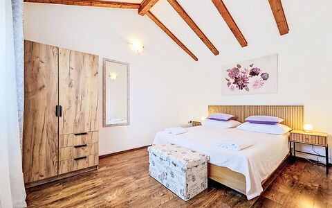 Tone: Lit, Meubles, Design Intérieur, Chambre, Sol, Bois, Sol, Drap De Lit, Literie, Plafond
