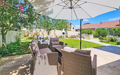 Tone: Parapluie, Mobilier De Jardin, Meubles, Chaise, Ombre, Jardin, Tableau De Plein Air, Dalle, Recours