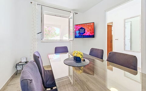 Tone: Design Intérieur, Meubles, Sol, Sol, Canapé, Appartement, Domicile, Salon, Pièce, Table