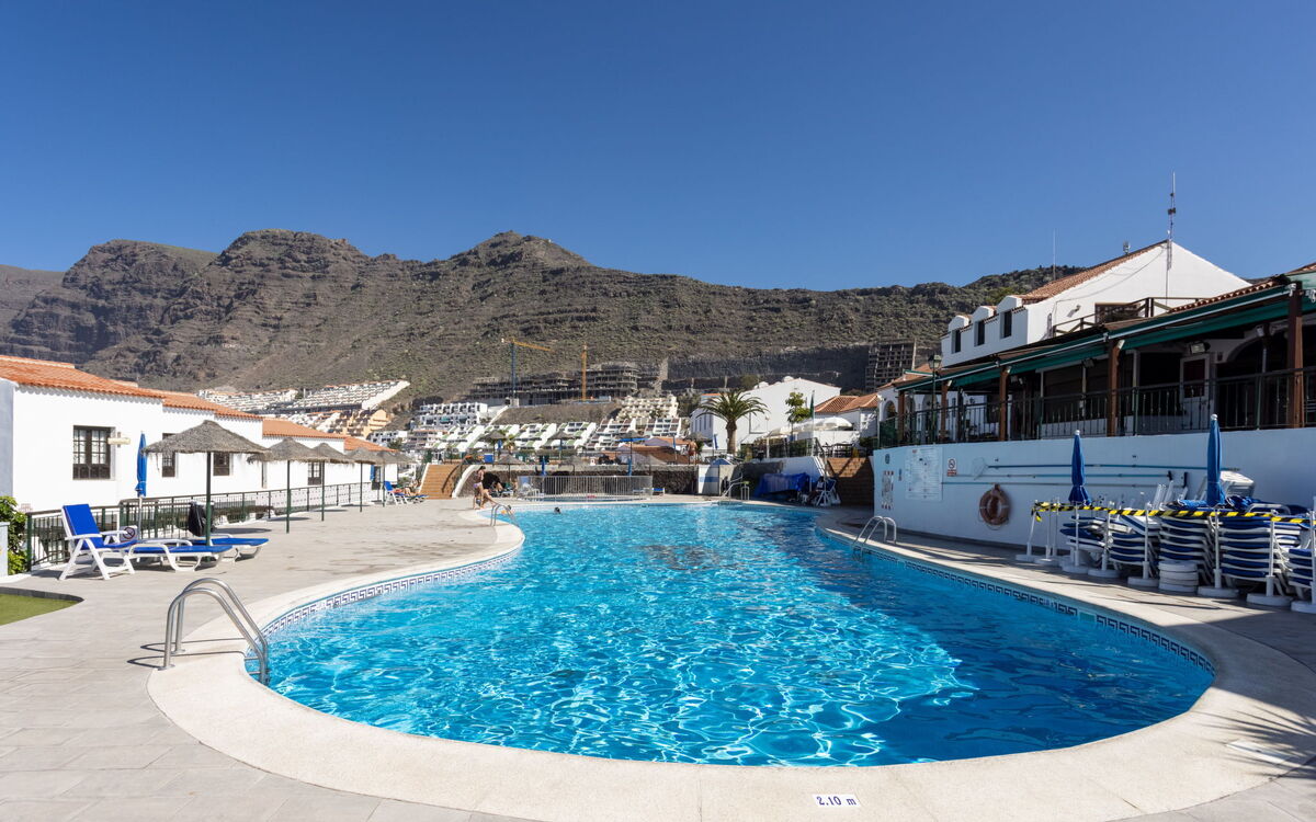 Las Rosas Resort