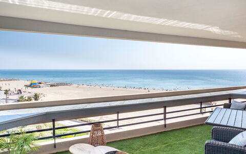Canet-Plage 500: Ciel, L'Eau, Bâtiment, Meubles, Propriété, Bleu Azur, Ombre, Mobilier De Jardin, Bois, Maison