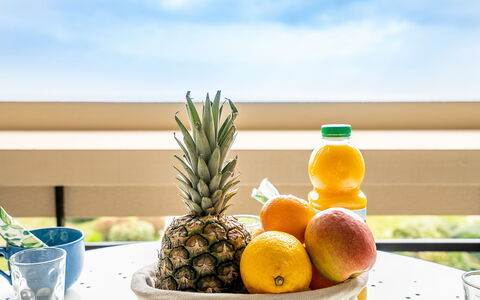 Canet-Plage 500: Aliments, Nuage, Ciel, Propriété, Table, Fruit, Plante