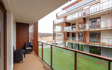 Resorts Kołobrzeg: Bâtiment, Bois, Fenêtre, Architecture, Rideau, Sol, Condominium, Chaise, Zone Résidentielle, Immobilier