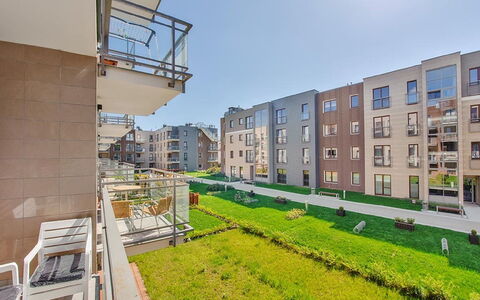Sopocka Rezydencja: Ciel, Plante, Jour, Bâtiment, Fenêtre, Architecture, Design Urbain, Condominium, Bloc Tour, Biome