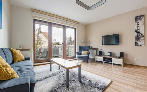 Sopocka Rezydencja: Meubles, Propriété, Canapé, Table, Plante D'Appartement, Bleu, Cadre, Fenêtre, Bois, Plante