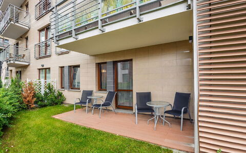 Sopocka Rezydencja: Bâtiment, Propriété, Plante, Meubles, Fenêtre, Chaise, Ombre, Design Intérieur, Lot Terre, Condominium