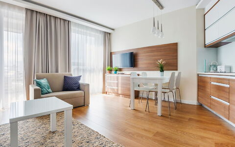 Kąty Rybackie Marina: Meubles, Cabinetry, Propriété, Canapé, Table, Confort, Plante D'Appartement, Blind Fenêtre, Design Intérieur, Comptoir