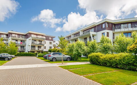 Na Klifie: Nuage, Plante, Ciel, Bâtiment, Jour, Propriété, Voiture, Fenêtre, Véhicule, Design Urbain