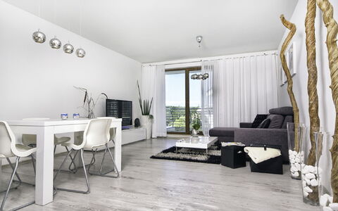 Na Klifie: Meubles, Propriété, Table, Bâtiment, Canapé, Plante D'Appartement, Chaise, Confort, Bois, Architecture