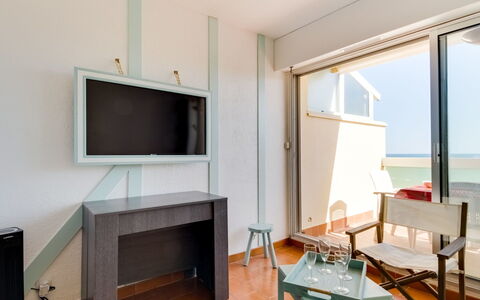 Les Jardins de la Plage: Pièce, Meubles, Propriété, Design Intérieur, Salon, Bâtiment, Maison, Table, Sol, Mur