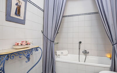 suite-borbone-royal-napoli-apartment-bathroom