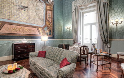 suite-borbone-royal-napoli-apartment-living-room