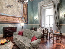 suite-borbone-royal-napoli-apartment-living-room