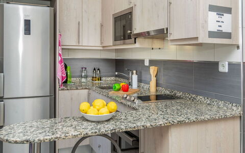 Cloud: Cuisine, Appareil De Cuisine, Comptoir, Meubles, Principaux Appliance, Design Intérieur, Sol, Cabinetry, Bois, Sol