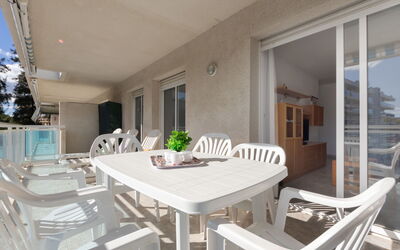 Village Park 306.1: Table, Meubles, Propriété, Chaise, Canapé, Bois, Design Intérieur, Salon, Architecture, Table Cuisine Et Salle A Manger
