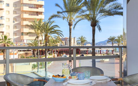 Calpe Calp 478: Ciel, Table, Meubles, Propriété, Bâtiment, Fenêtre, Chaise, Plante, Bleu Azur, Arbre