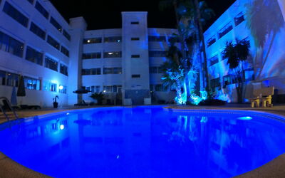 Calpe Calp 478: Propriété, Bâtiment, L'Eau, Bleu, Bleu Azur, Piscine, Fenêtre, Arbre, Loisir, Aqua