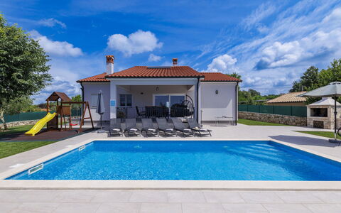 Villa Veli Vrt: Nuage, Ciel, Plante, L'Eau, Propriété, Piscine, Bleu, Bleu Azur, Bâtiment, Arbre