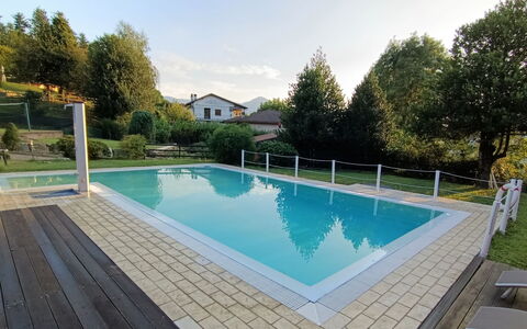 Luino 400: L'Eau, Ciel, Ressources En Eau, Plante, Propriété, Piscine, Bâtiment, Arbre, Ombre, Rectangle