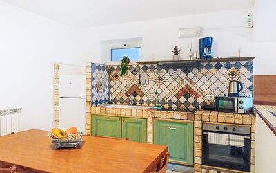 Residenza Agrifoglio 400.15: Sol, Design Intérieur, Sol, Cuisine, Meubles, Tuile, Pièce, Comptoir, Plafond, Cuisinière