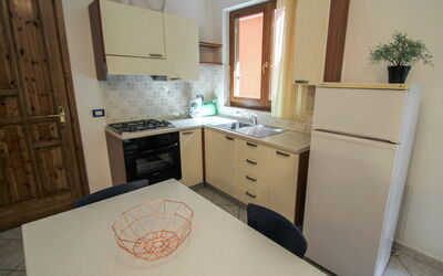 Residenza Agrifoglio 400.9: Cabinetry, Comptoir, Meubles, Propriété, Evier, Évier, Bâtiment, Bois, Cuisine, Tiroir