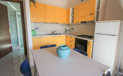 Residenza Agrifoglio 400.7: Cabinetry, Meubles, Comptoir, Appareil De Cuisine, Électroménager, Cuisine, Bâtiment, Cuisinière, Bois