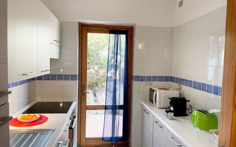 Turriga: Cabinetry, Bâtiment, Bois, Sol, Comptoir, Sol, Tiroir, Électroménager, Cuisine