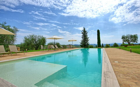 Villa Le Buche: L'Eau, Nuage, Ciel, Plante, Piscine, Arbre, Plan D'Eau, Herbe, Ombre, Loisir