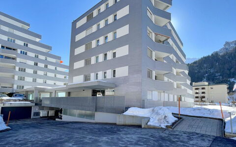 Sunnmatt West Wohnung 934: Ciel, Plante, Bâtiment, Nuage, Fenêtre, Arbre, Maison, Bois, Design Urbain, Pente