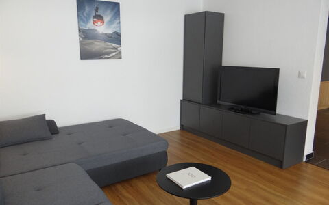 Sunnmatt West Wohnung 934: Ciel, Plante, Bâtiment, Nuage, Fenêtre, Arbre, Maison, Bois, Design Urbain, Pente