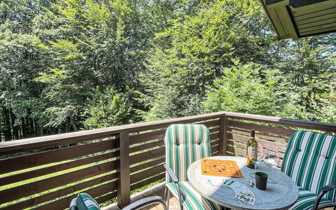 Fliederweg: Meubles, Propriété, Table, La Nature, Botanique, Bois, Chaise, Arbre, Ombre, Mobilier De Jardin