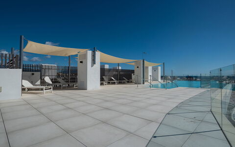 Estepona 114: Ciel, Ombre, Design Urbain, Bâtiment, Façade, Ville, Usage Mixte, Bâtiment Commercial, Paysage, Composite