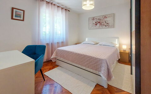 Kraljic: Meubles, Design Intérieur, Lit, Chambre, Sol, Sol, Bois, Pièce, Textile, Drap De Lit