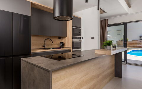 Pinnidae: Cabinetry, Bâtiment, Robinet, Comptoir, Meubles, Évier, Bois, Cuisine, Plante, Design Intérieur