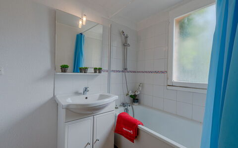 Le Hameau des Capellans: Miroir, Robinet, Propriété, Armoire De Toilette, Luminaire Plomberie, Cabinetry, Évier, Bâtiment, Lavabo, Salle De Bains