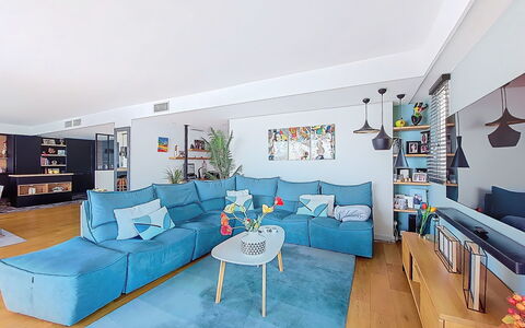 New Beach: Meubles, Design Intérieur, Canapé, Sol, Sol, Salon, Plafond, Pièce, Appartement, Table